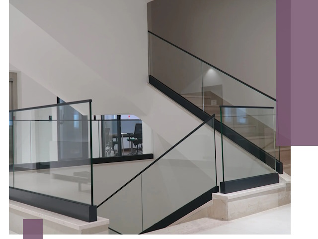 Стеклянные перила премиум-класса с установкой в Воронеже