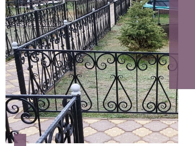 Кованые газонные ограждения под ключ в Воронеже