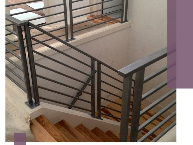 Изготовление поручней из металла и дерева в Воронеже